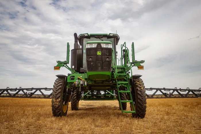JohnDeere_SeeandSpray_field.jpg