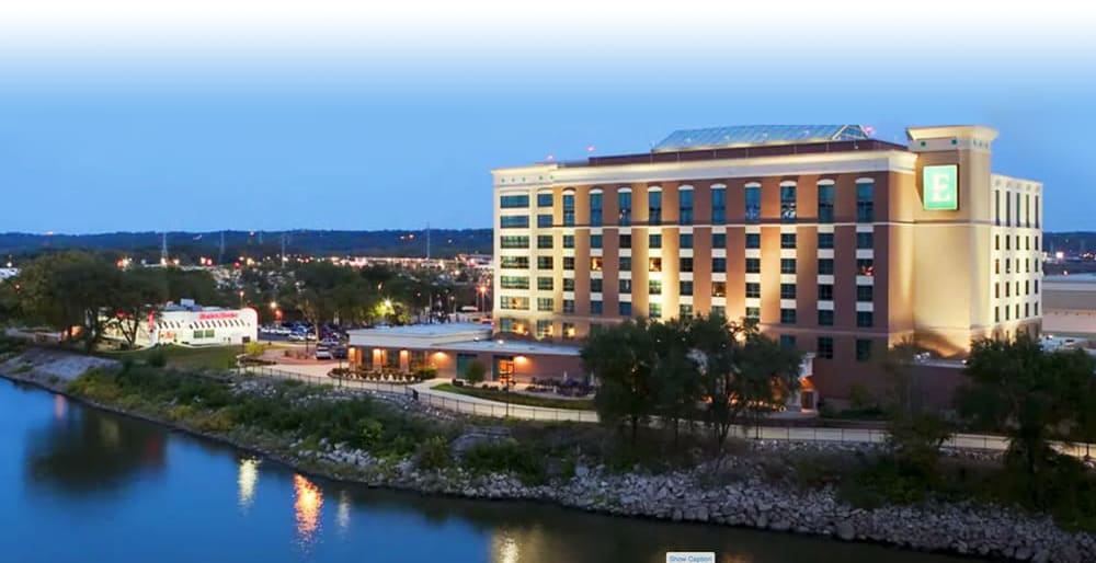 embassysuites_exterior.jpg