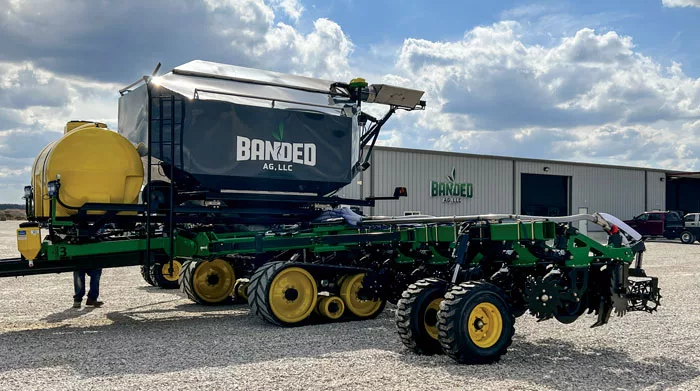 Perkins-Landluvr-strip-till-banding--rig.jpg