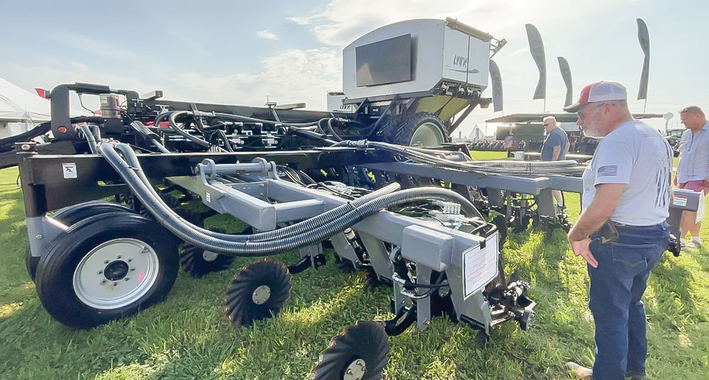 strip-till-innovations-at-Farm-Progress-Show-Lynx-Empire-24-row-toolbar.jpg
