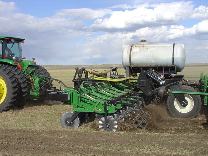 7 Tips for Ideal Fertilizer Placement in a StripTill System